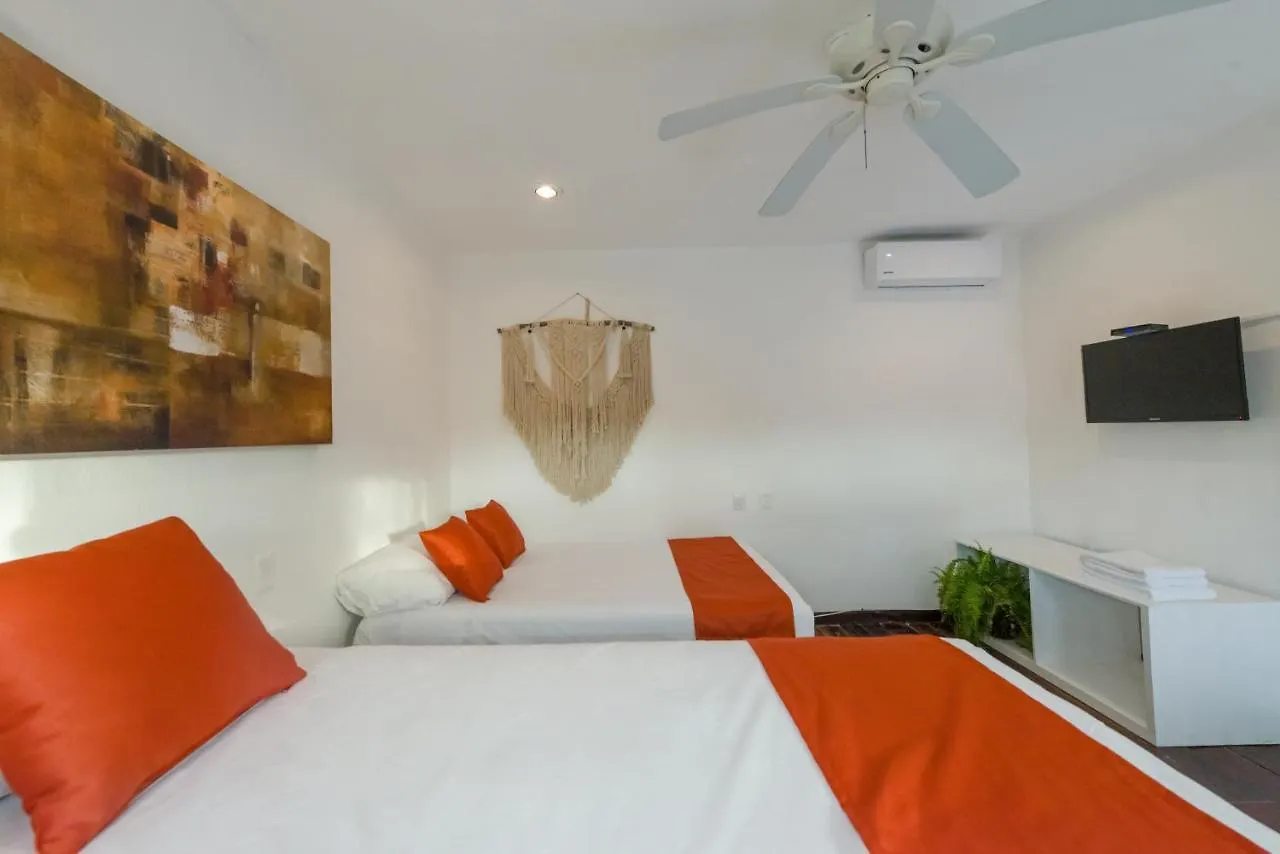 Hotel Caracol Puerto Morelos 3*,