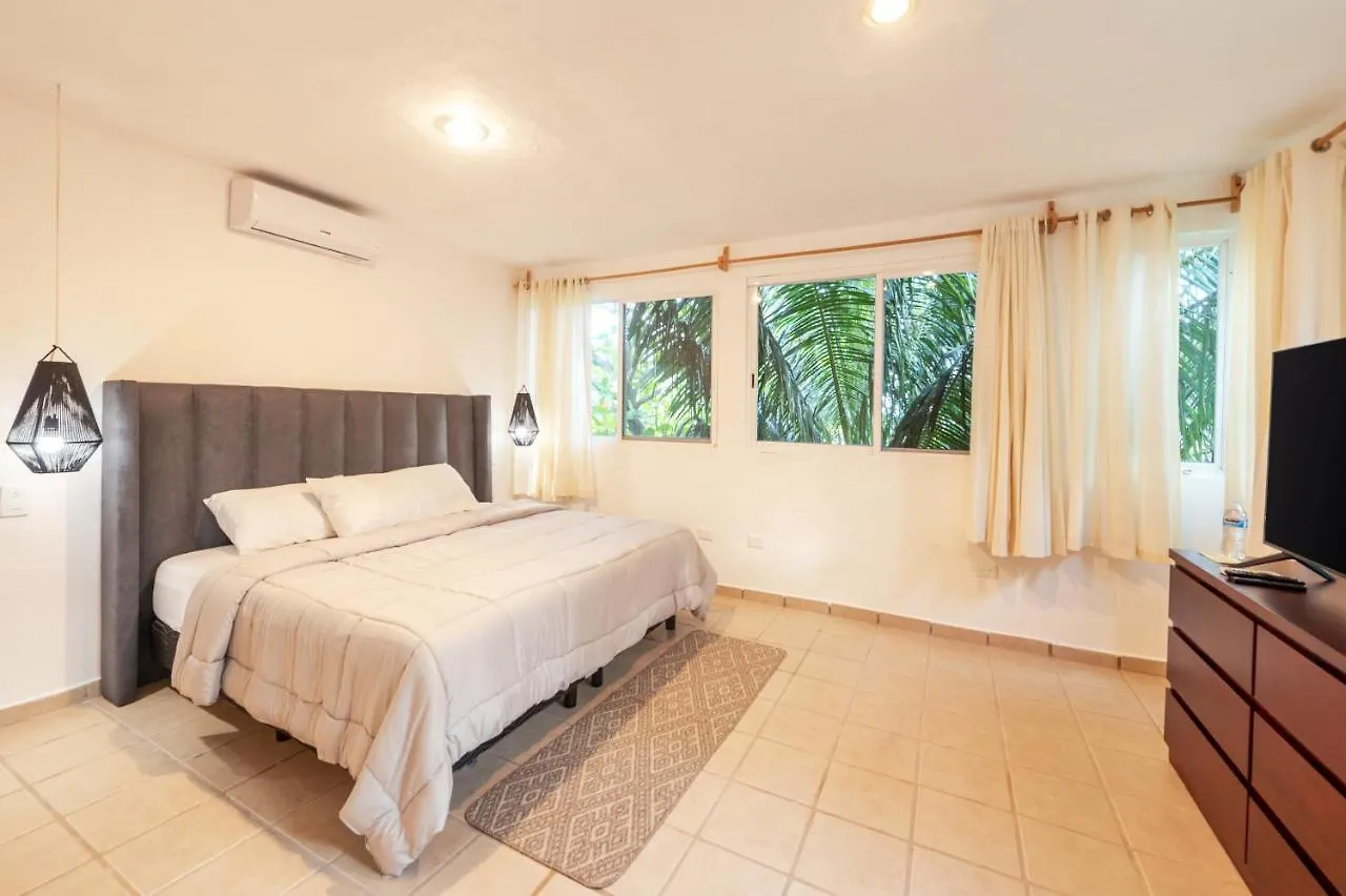 Hotel Caracol Puerto Morelos